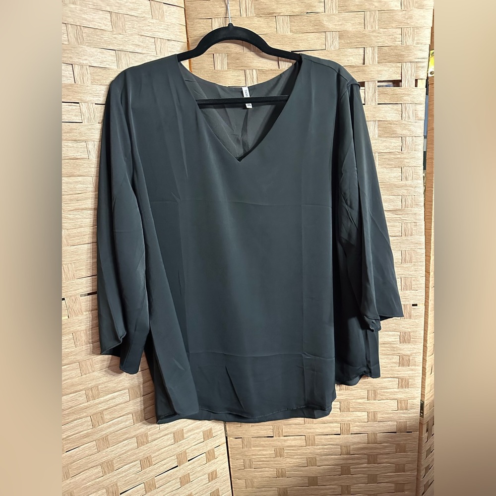 NWOT - 2X Elegant Flowy Black Women's Top
